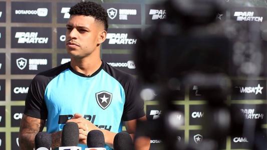 O atacante Luís Henrique em entrevista no CT Lonier, do Botafogo