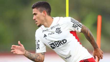 O atacante Pedro durante atividade do Flamengo no Ninho do Urubu