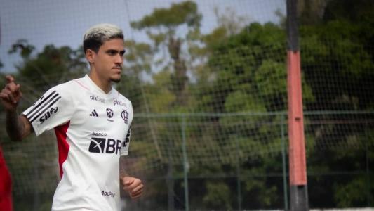 O atacante Pedro em atividade no Ninho do Urubu, nesta sexta (4), no Rio de Janeiro