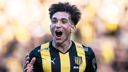 O atacante soma um gol e duas assistências em 10 jogos