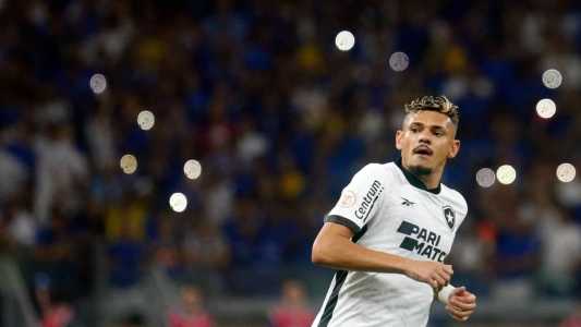 O atacante Tiquinho Soares, no Mineirão, durante a partida entre Botafogo e Cruzeiro