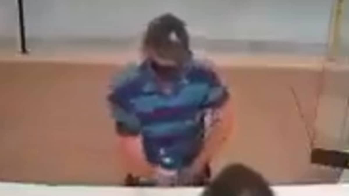 Vídeo: Homem tenta assaltar loja com cola quente e é preso no Rio de Janeiro