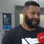 Tenista mineiro que estava em Israel desembarca no aeroporto de Confins
