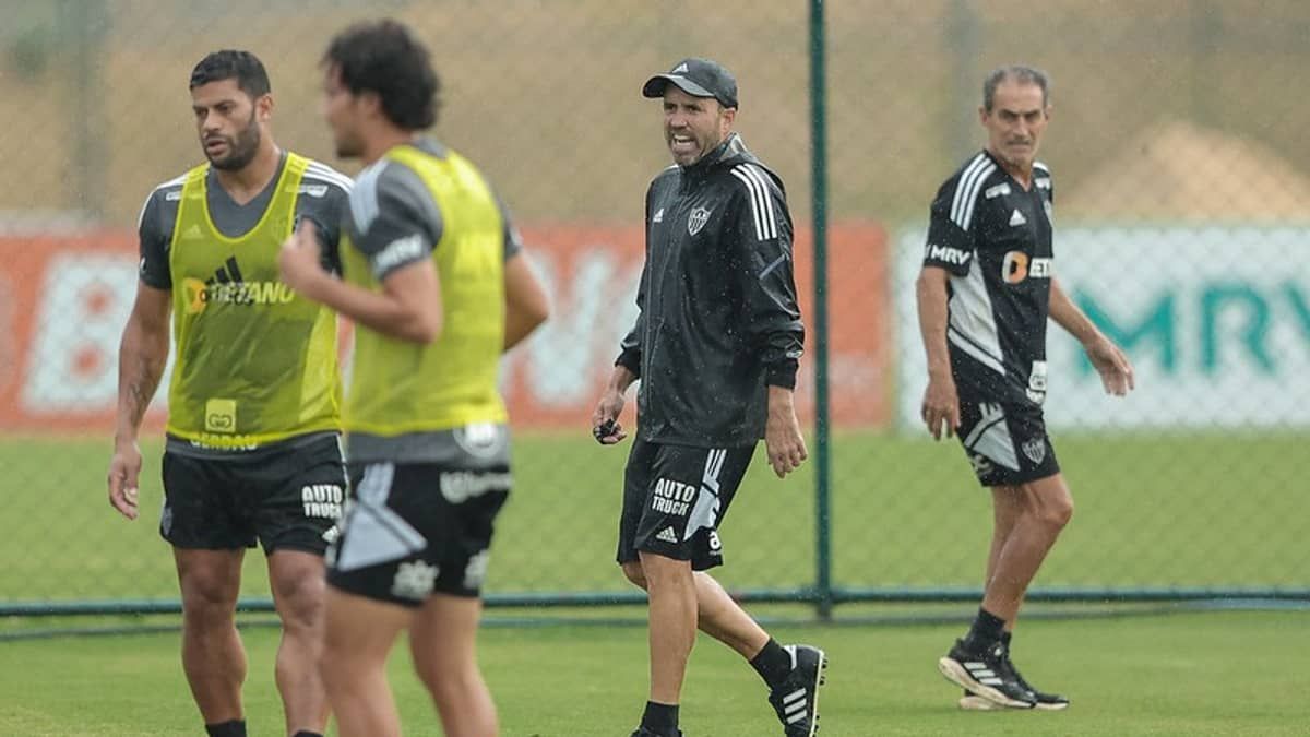 Coudet indicou ao Atlético atacante que se aposentou em 2022