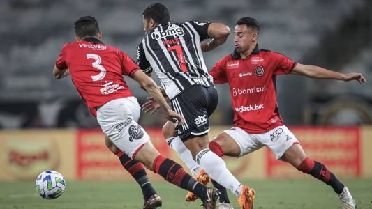 O Atlético venceu a primeira partida contra o Brasil de Pelotas, em BH, por 2 a 1