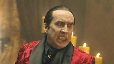 O ator estadunidense, Nicolas Cage, relembrou o episódio em que comeu uma barata enquanto interpretava um vampiro no filme "Beijo do Vampiro"