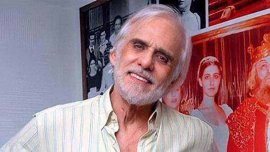 O ator Francisco Cuoco se emocionou ao voltar a trabalhar nesta quinta-feira (27)