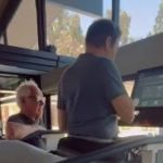 Vídeo: ator Jeremy Renner aparece andando após grave acidente na neve