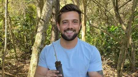 O ator Rafael Cardoso estaria "dando um tempo" na carreira de ator após polêmicas