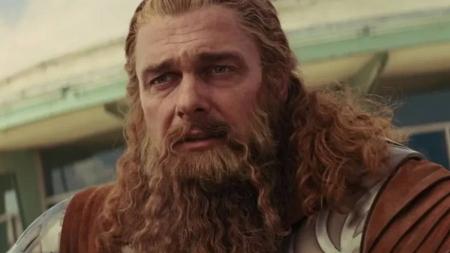 O ator Ray Stevenson interpretou Vostagg na franquia de Thor; ele morreu neste domingo (21) em Ischia, na Itália