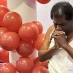 Vídeo: Tony Tornado ganha festa surpresa pelo aniversário de 93 anos e homenagem de Babu