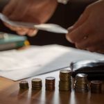 Pouco pra quem recebe, muito pra quem paga  