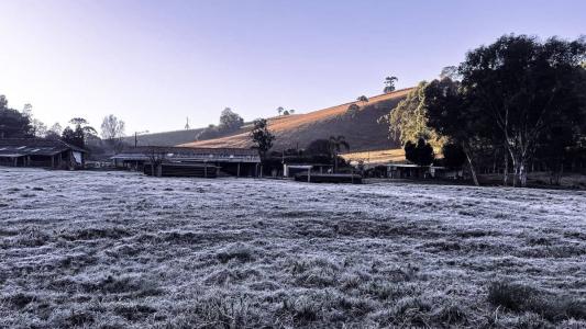 O avanço de uma massa de ar frio provoca declínio das temperaturas em grande parte do estado