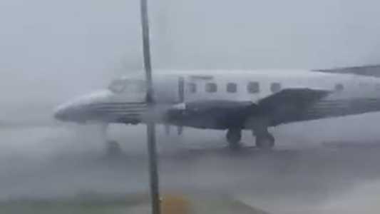 O avião caiu na tarde deste sábado (16), em Barcelos