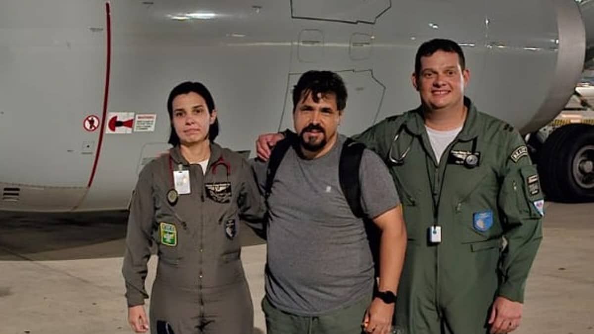 'Muitas explosões no aeroporto', diz pastor de Contagem antes de embarcar em Israel
