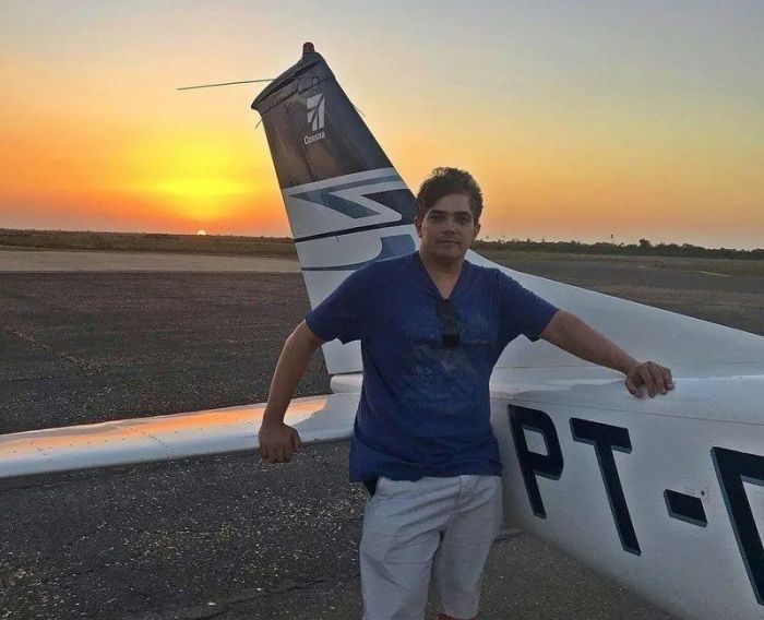 O avião pertence ao médico Jacinto Lay, que está em estado grave.