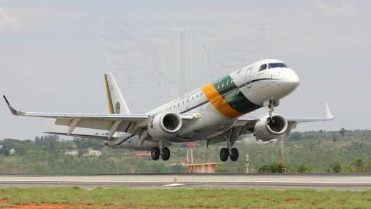 O avião presidencial decolou na tarde desta quinta-feira (12) da Base Aérea de Brasília com destino a Itália