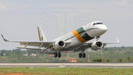 O avião presidencial decolou na tarde desta quinta-feira (12) da Base Aérea de Brasília com destino a Itália
