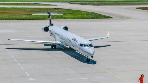 O avião seguiu viagem normalmente