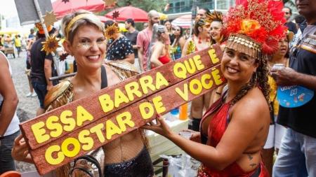 O bloco 'Me Beija Que Eu Sou Pagodeiro' saí da Praça Floriano Peixoto a partir das 13h