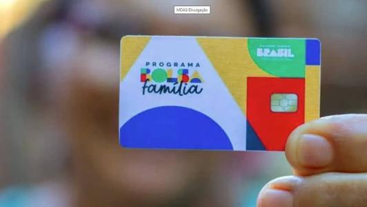 O Bolsa Família paga um acréscimo de R$ 50 a famílias com gestantes e filhos de 7 a 18 anos e outro, de R$ 150, a famílias com crianças de até 6 anos.