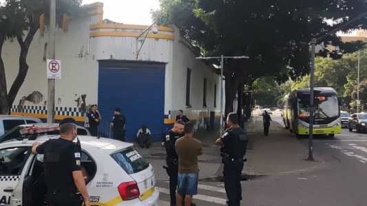 O botão do assédio foi acionado.