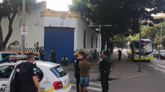 O botão do assédio foi acionado.