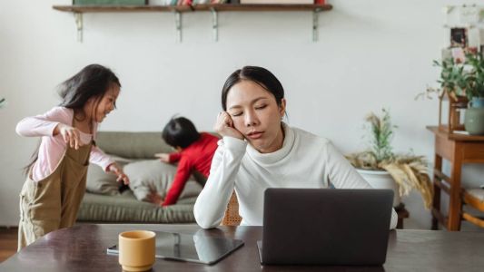 O burnout parental está associado ao cansaço e exaustão sentidos por pais