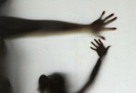 Uma a cada cinco crianças já sofreu violência sexual on-line, diz estudo