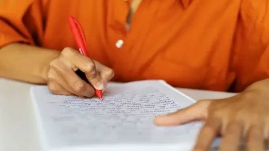 O candidato deve levar a própria caneta, além de documento de identidade e comprovante de pagamento