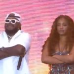 Iza e Djonga fazem protesto antirracista durante apresentação no The Town