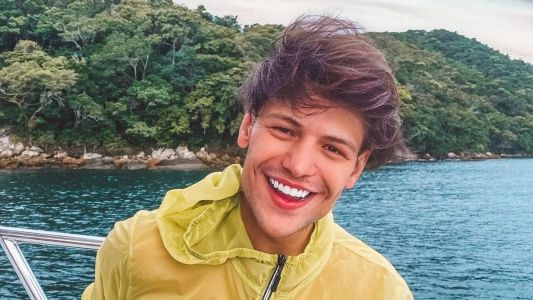 O cantor Saulo Pôncio foi internado na UTI nesta terça-feira (3) após sentir fortes dores no tórax