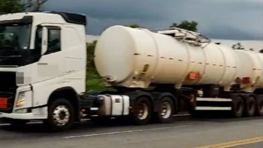 O carreteiro estava indo no sentido Belo Horizonte, quando o veículo parou de funcionar
