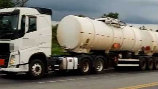 O carreteiro estava indo no sentido Belo Horizonte, quando o veículo parou de funcionar