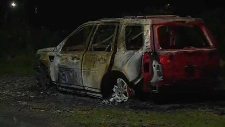 O carro ficou destruído, o empresário ficou amarrado e ainda estava vivo.