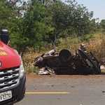 Batida frontal entre carro e caminhão deixa cinco feridos na MGC 497