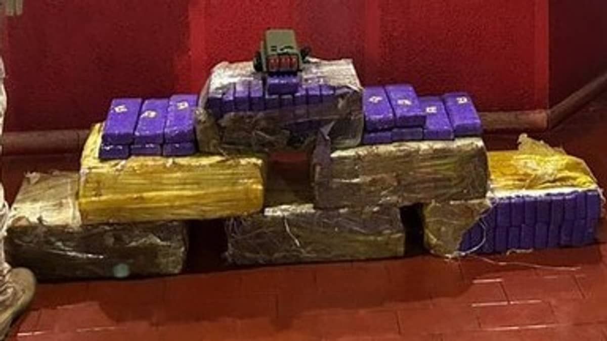 Casal é preso com mais de 100 tabletes de maconha na BR-251, em Minas