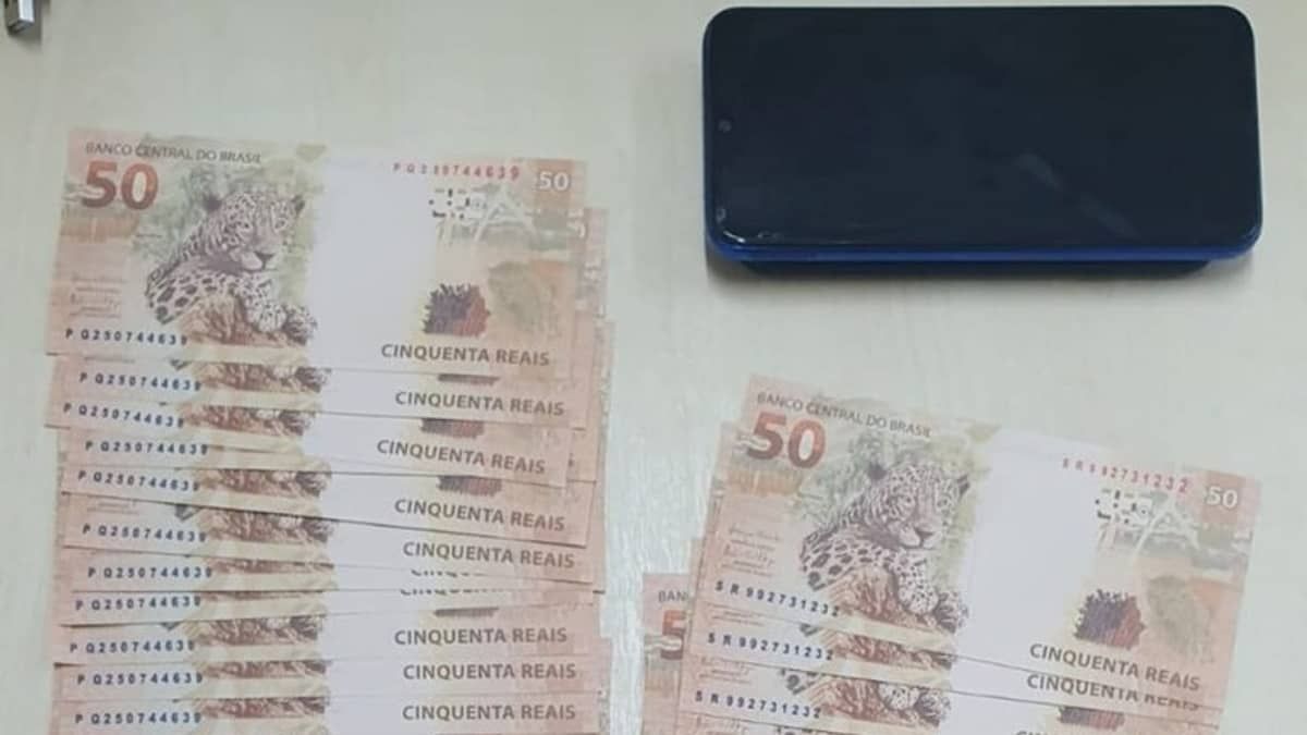 Casal é preso por comprar R$ 1 mil em cédulas falsas pela internet