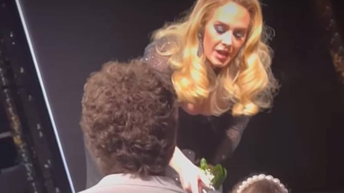 Vídeo: Adele vira 'madrinha' de paulistanos que se casaram em Las Vegas