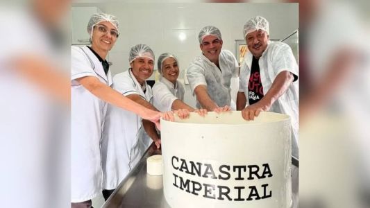 O casal Lúcia e Ivair, Jordane e outros dois entusiastas do queijão