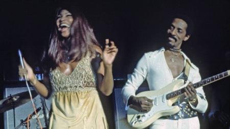 O casamento de Tina Turner foi marcado por agressões físicas e psicológicas