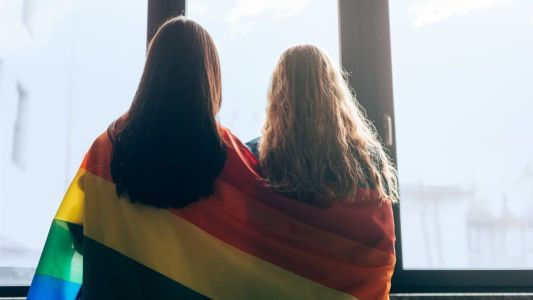 O casamento entre pessoas do mesmo sexo pode ser realizado na Inglaterra e no País de Gales desde 2013, mas a Igreja ainda não permite esse tipo de união