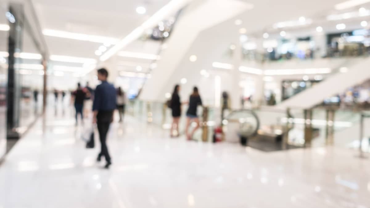 Shopping da Grande BH é condenado a indenizar criança que machucou o rosto ao cair de brinquedo