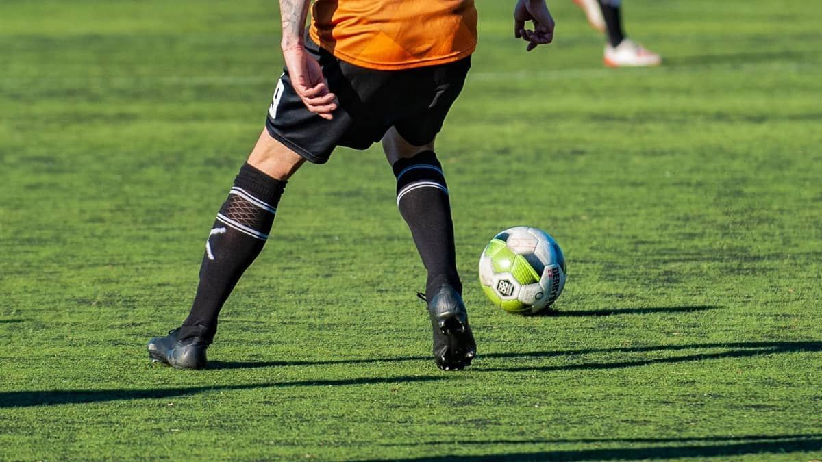 Justiça condena jogador de futebol por agressão em Minas