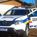 Homem é esfaqueado após flagrar companheira entrando em casa com outro em Minas