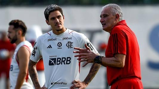 O centroavante Pedro e o técnico Tite durante atividade no Ninho do Urubu