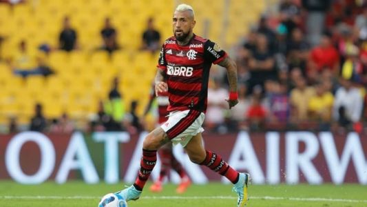 O chileno Arturo Vidal em ação pelo Flamengo