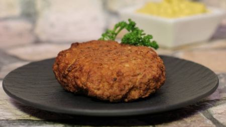 O cientista Ernst Wolvetang está louco para provar a nova almôndega, após os testes de segurança