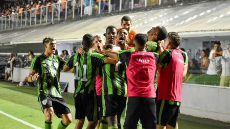 O Coelhãozinho calou a Vila Belmiro na final, com uma vitória por 3 a 0 sobre o Santos