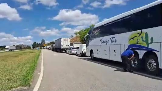 O congestionamento chega a 50 km